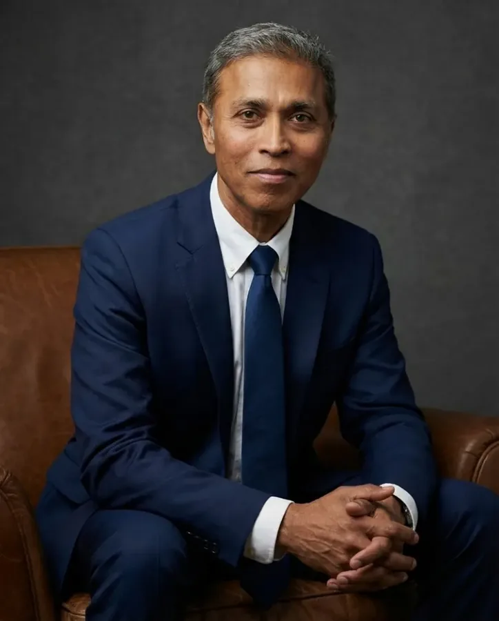 Press portrait accompanying the Crest Golfshire coverage